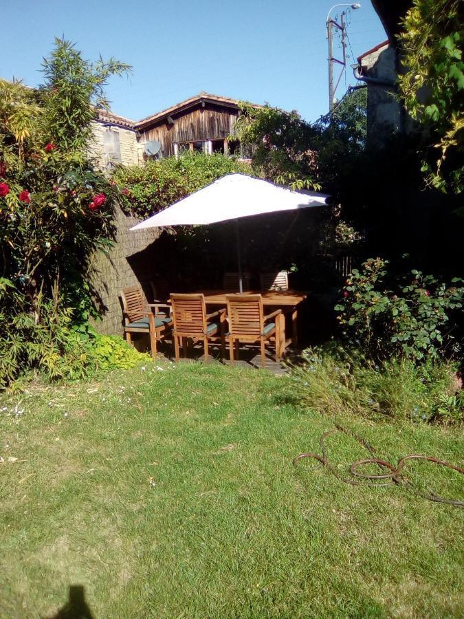 Villa Les Volets Bleus à Arçais Extérieur photo